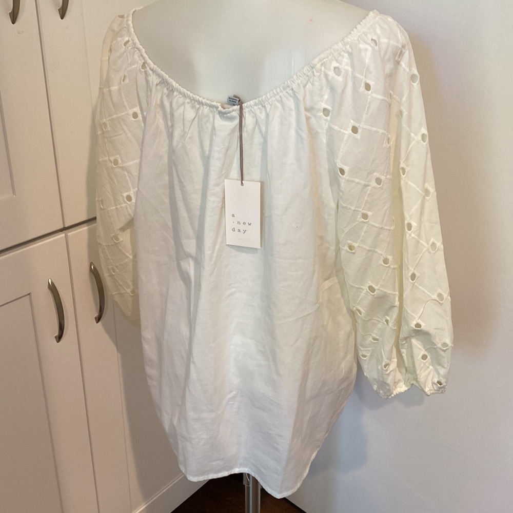🛑LAST CHANCE🛑A NEW DAY Pullover Peasant Top - Picture 4 of 13